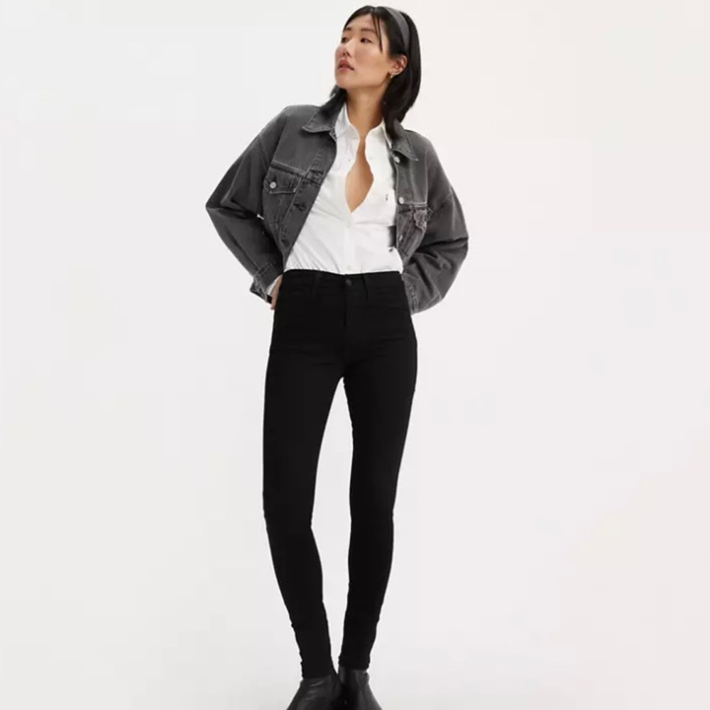 Levi’s high rise super skinny Jean. Size 25x32